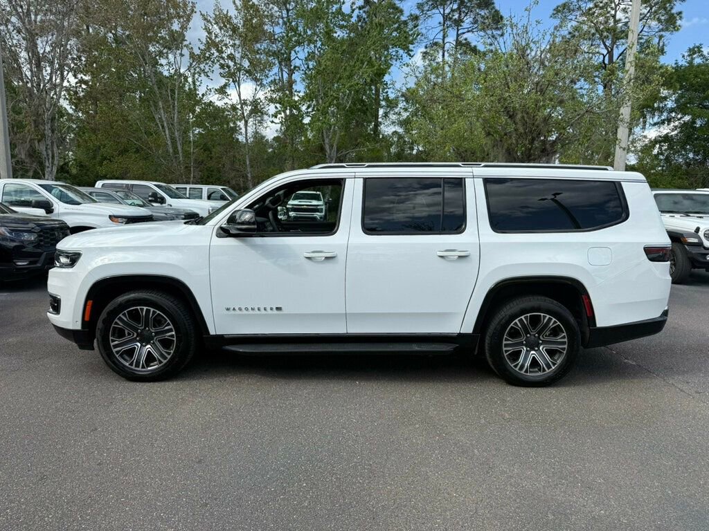 Used 2024 Jeep Wagoneer L Series II w/ Flexible Seating Group RWD image 2