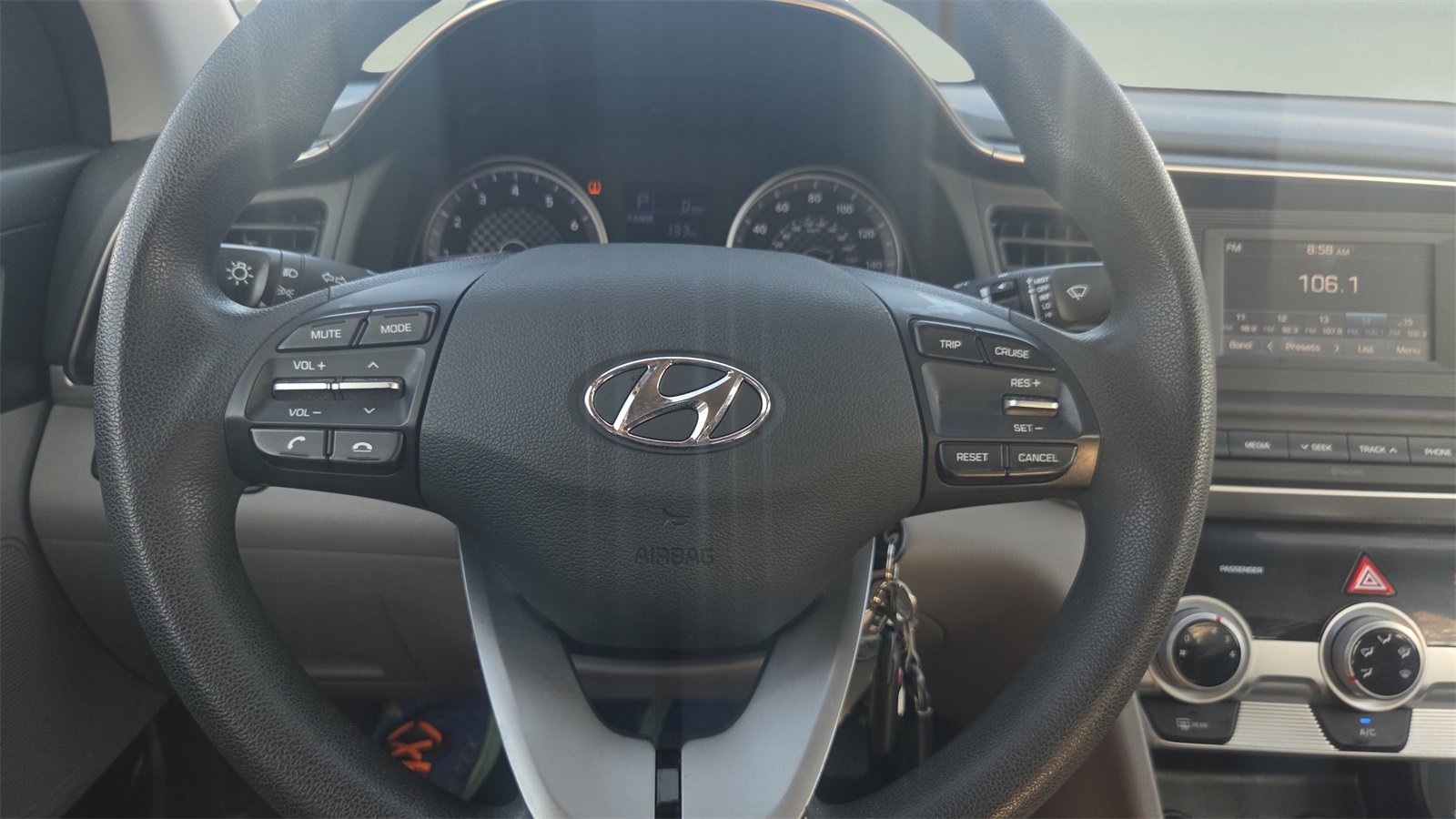 Used 2019 Hyundai Elantra SE image 11