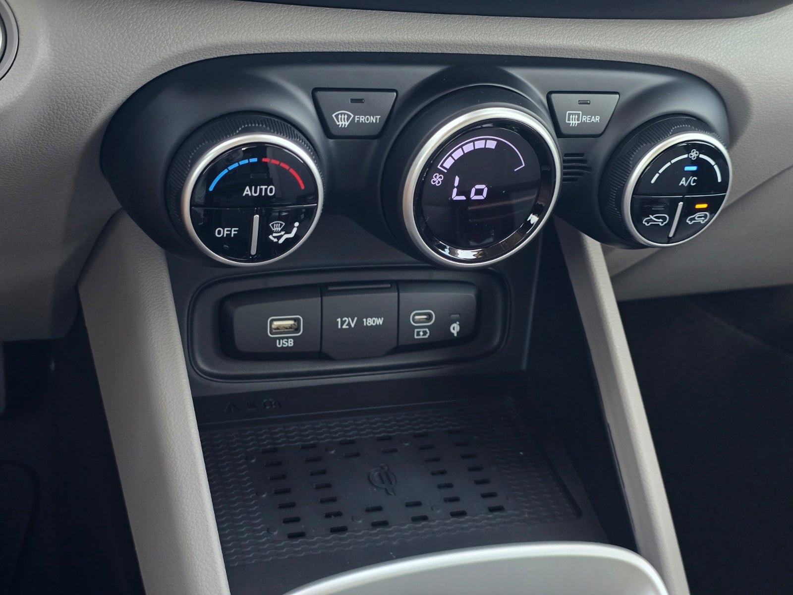 New 2026 Hyundai Venue SEL FWD image 18