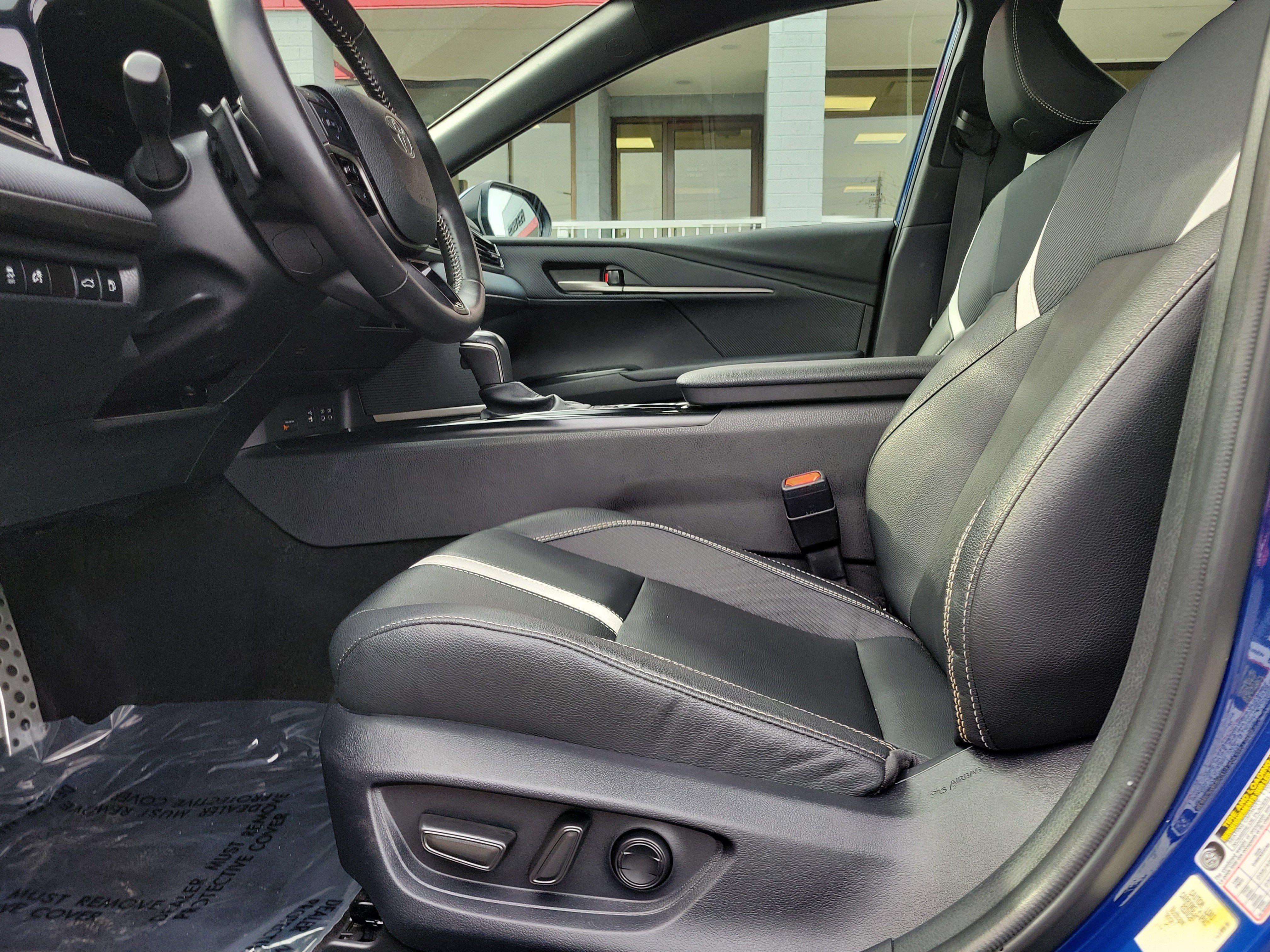 Used 2025 Toyota Camry SE FWD image 16