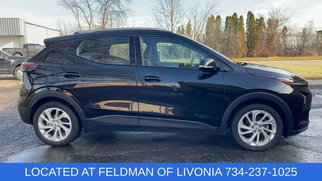 Used 2023 Chevrolet Bolt EUV LT w/ Comfort Package image 9