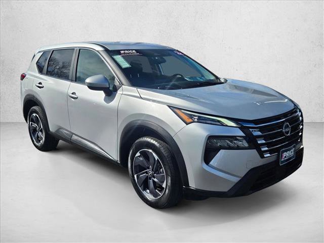 Used 2024 Nissan Rogue SV image 3