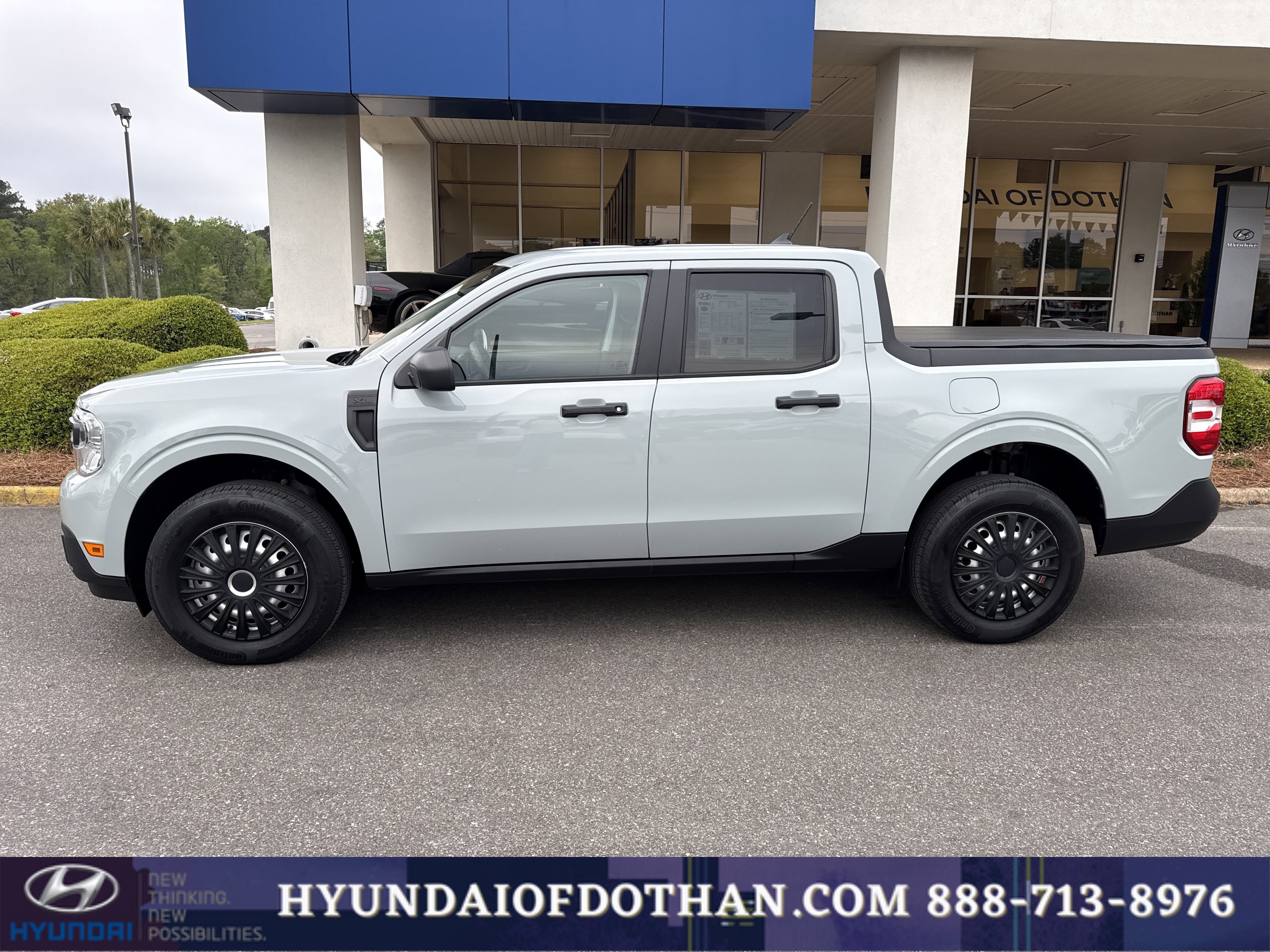 Used 2023 Ford Maverick XL image 1