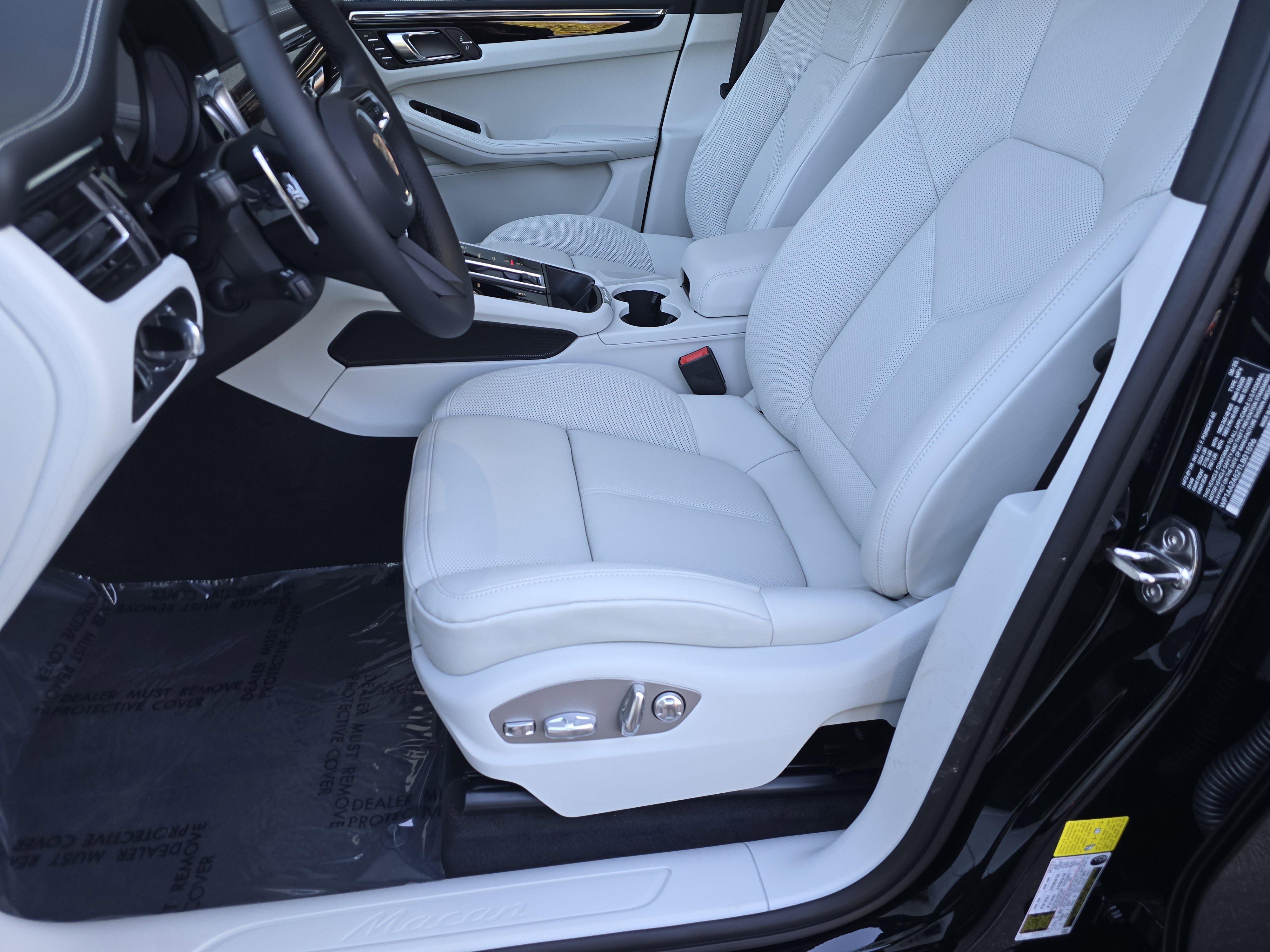 New 2026 Porsche Macan image 5