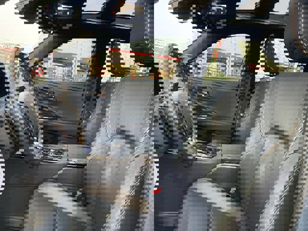 Used 2025 Toyota Crown Signia w/ Advanced Technology Package image 10