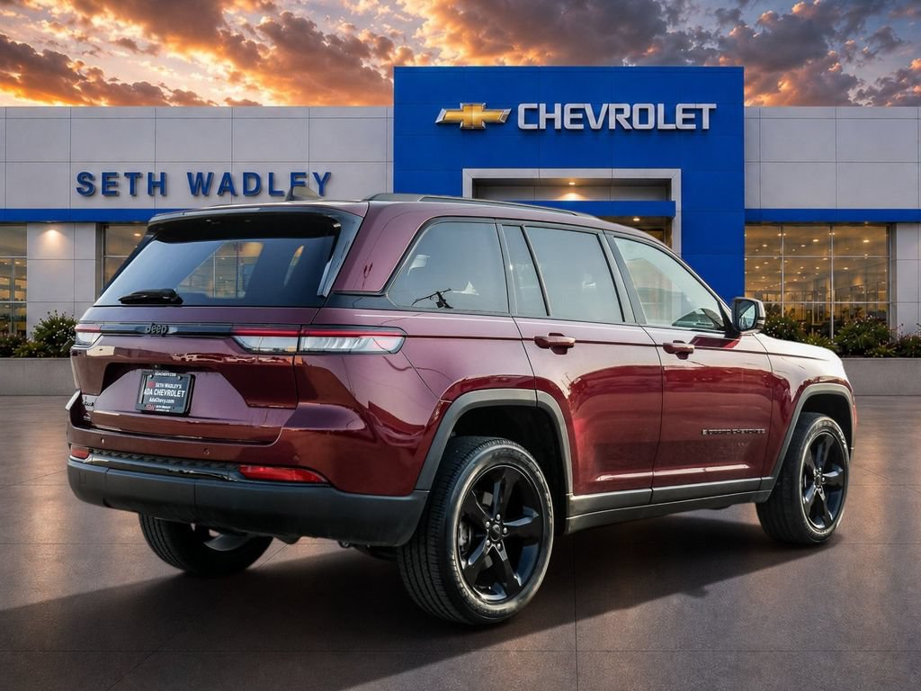 Used 2023 Jeep Grand Cherokee Altitude AWD/4WD image 7