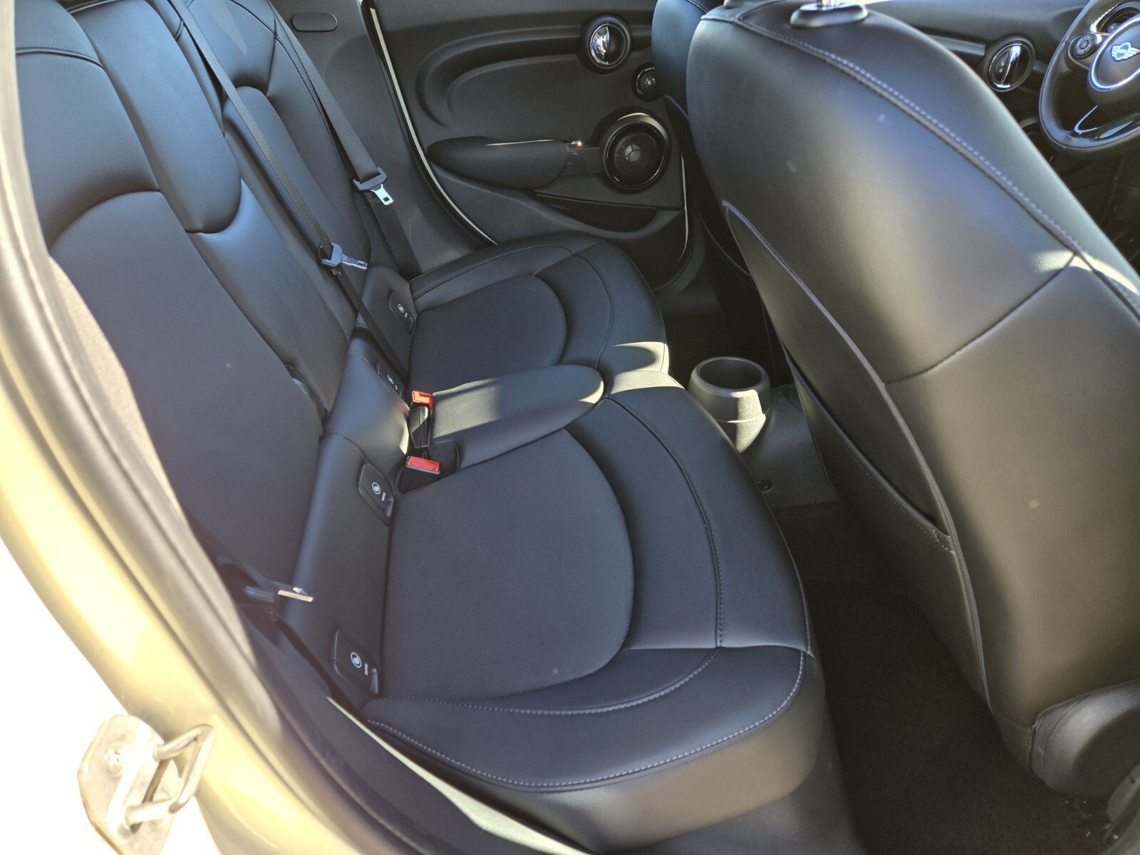 Used 2016 MINI Cooper 4-Door Hardtop image 15