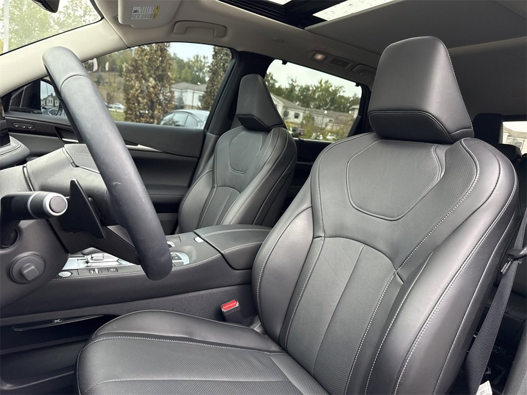 Used 2025 INFINITI QX60 Sensory w/ Vision Package image 10