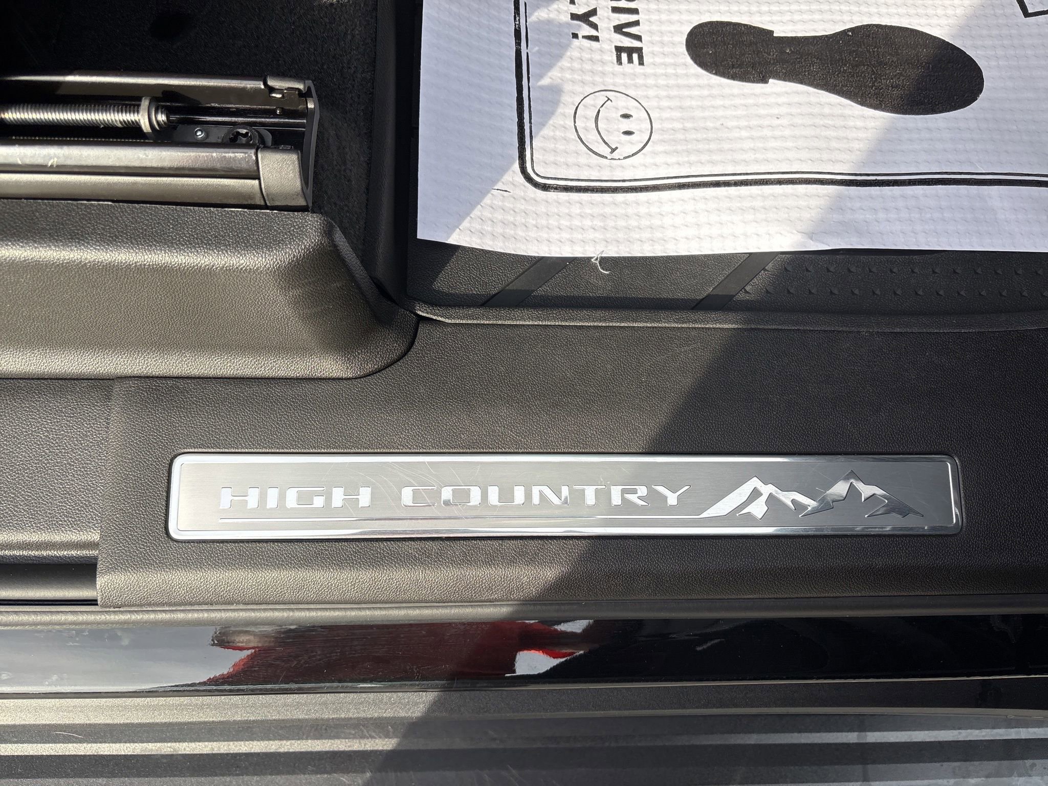 Used 2025 Chevrolet Suburban High Country AWD/4WD image 24
