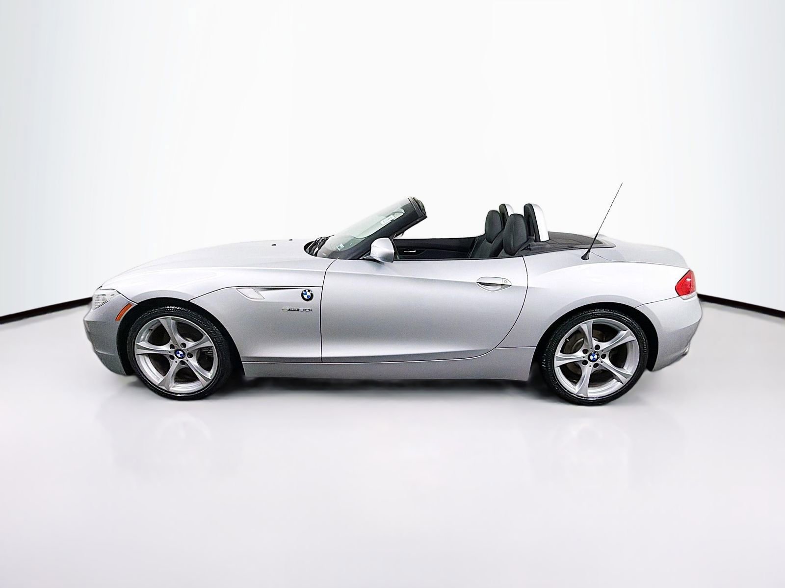 Used 2011 BMW Z4 sDrive30i RWD image 4