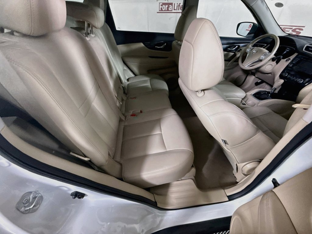 Used 2015 Nissan Rogue SL w/ SL Premium Package FWD image 31