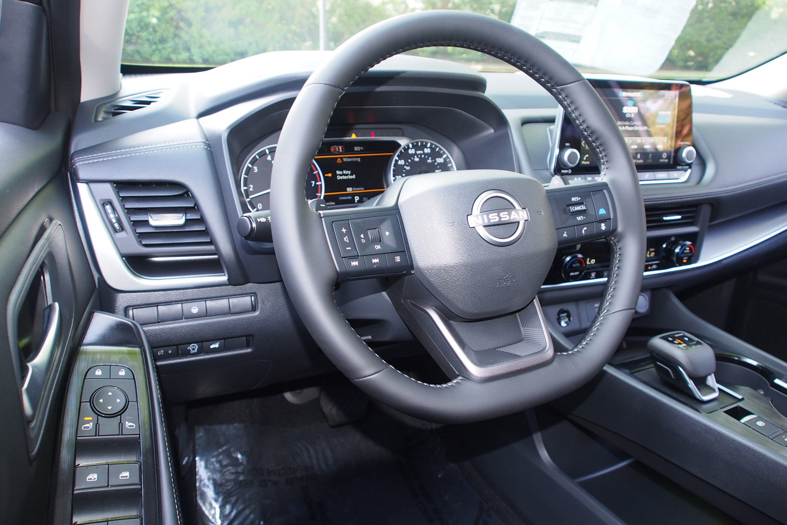 Used 2026 Nissan Rogue SV FWD image 14