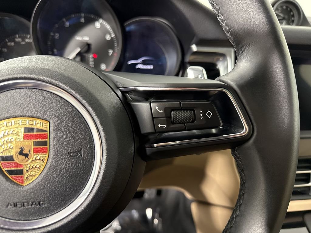 Certified 2025 Porsche Macan image 39