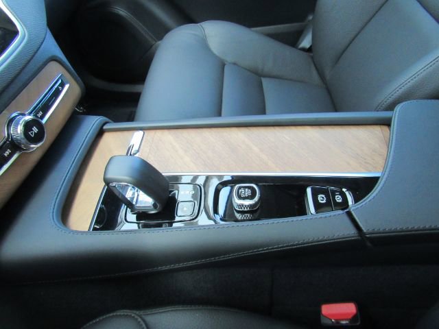 Used 2025 Volvo XC90 T8 Plus w/ Protection Package Premier image 44