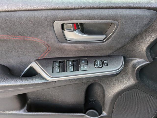 Used 2015 Toyota Camry XSE FWD image 17