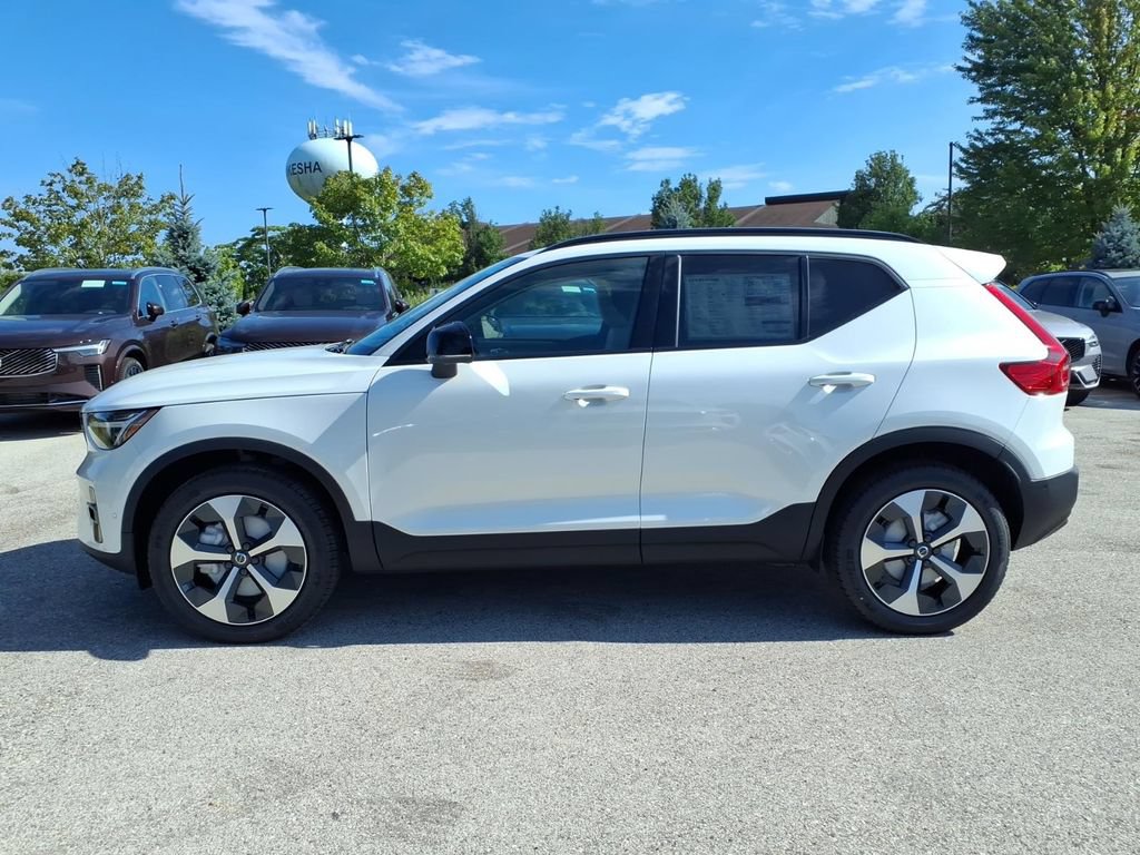 New 2026 Volvo XC40 B5 Plus w/ Climate Package AWD/4WD image 3
