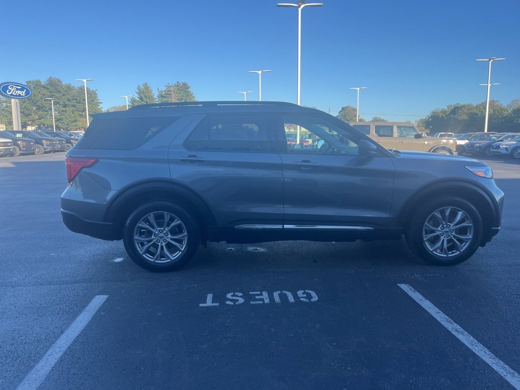 Used 2022 Ford Explorer XLT w/ Equipment Group 202A image 6