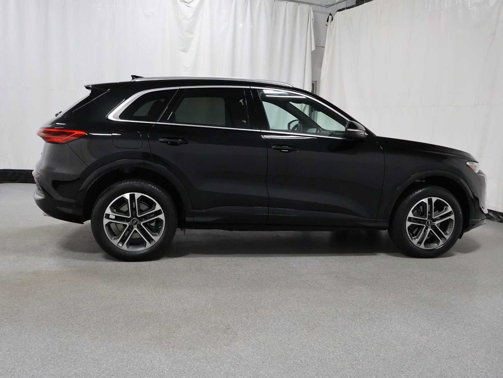 Certified 2025 Audi Q5 Premium w/ Convenience Package AWD/4WD image 10