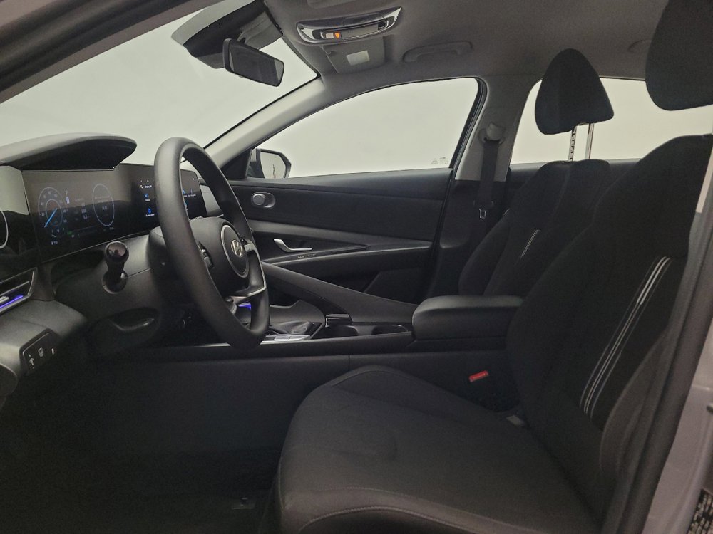 Used 2024 Hyundai Elantra Blue FWD image 17