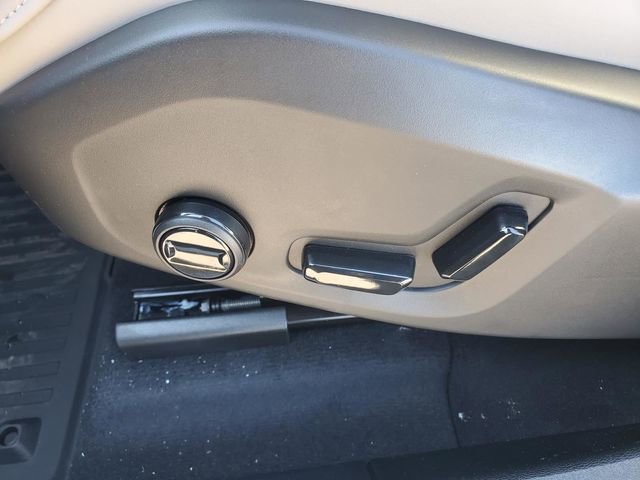 New 2026 Volvo XC60 B5 Plus w/ Protection Package Premier image 15