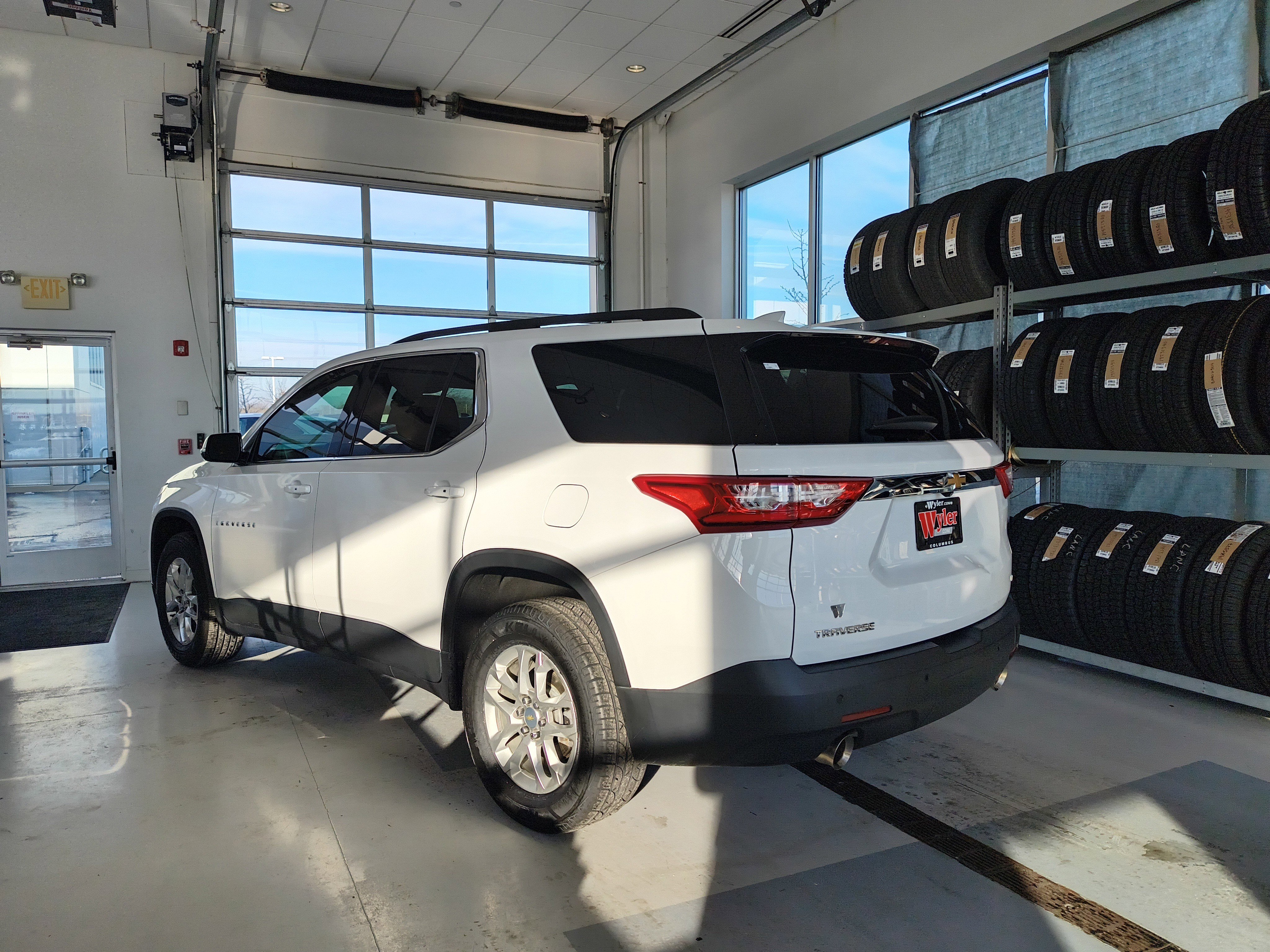 Used 2020 Chevrolet Traverse LT image 3