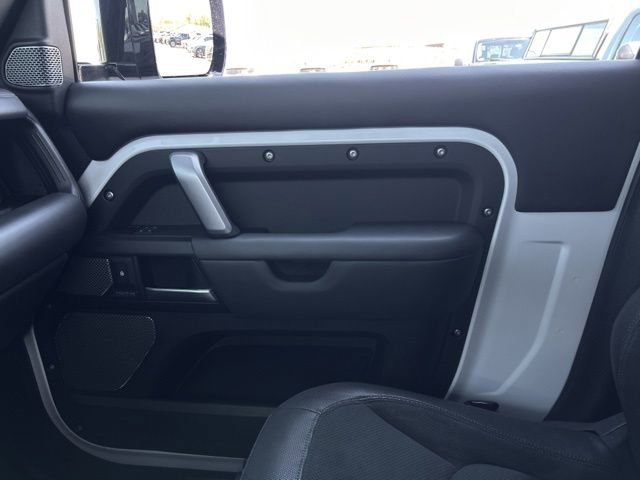 Used 2022 Land Rover Defender 90 V8 AWD/4WD image 31