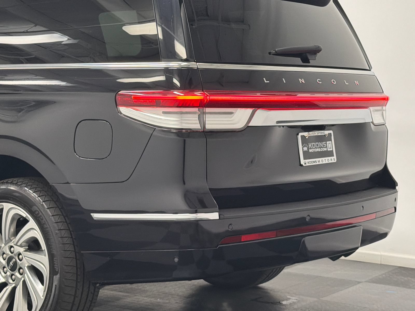 Certified 2023 Lincoln Navigator Reserve AWD/4WD image 7