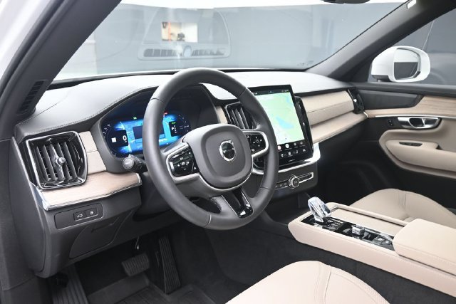 Used 2026 Volvo XC90 T8 Plus w/ Protection Package Premier AWD/4WD image 17