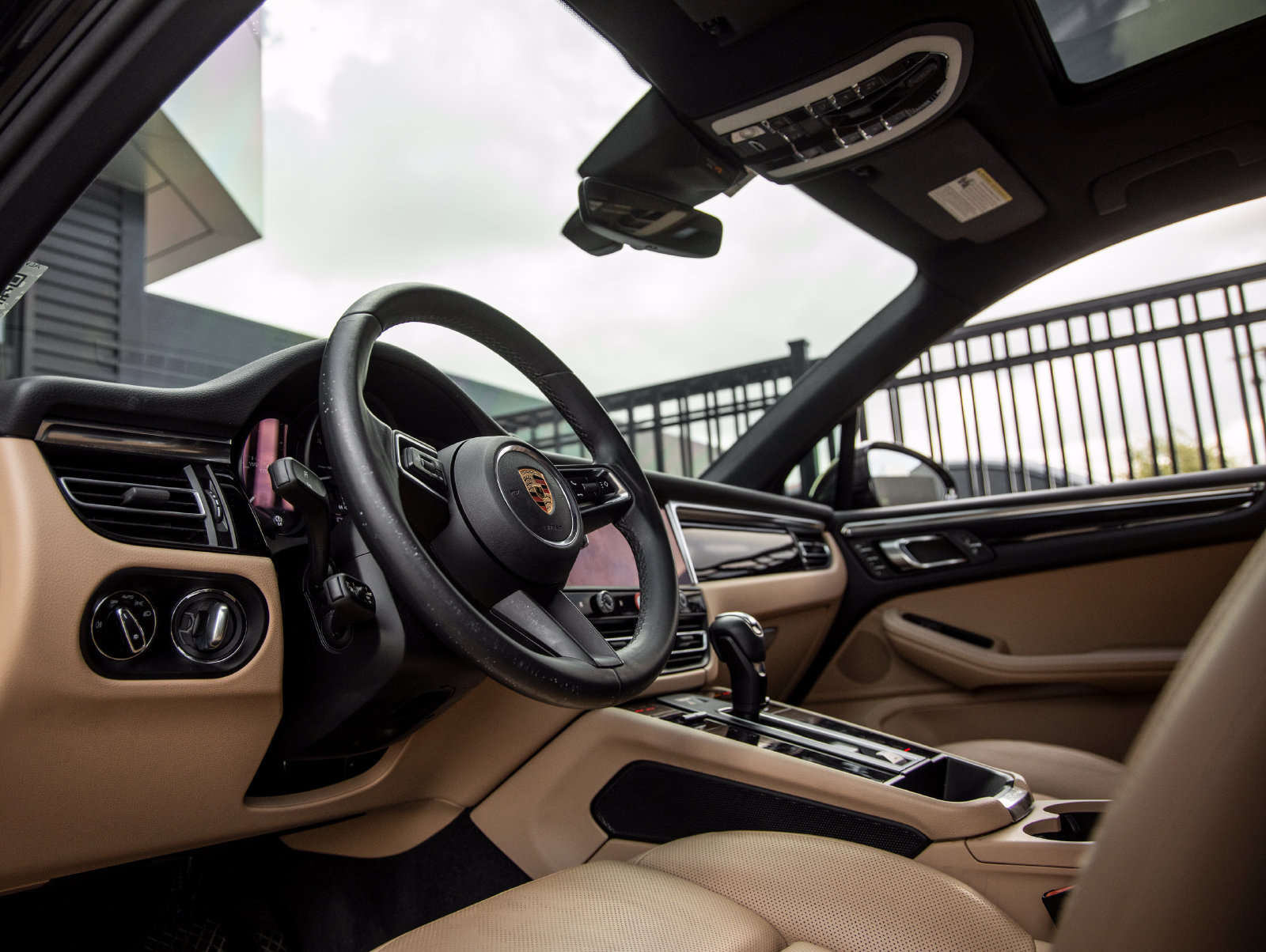 Used 2024 Porsche Macan AWD/4WD image 4