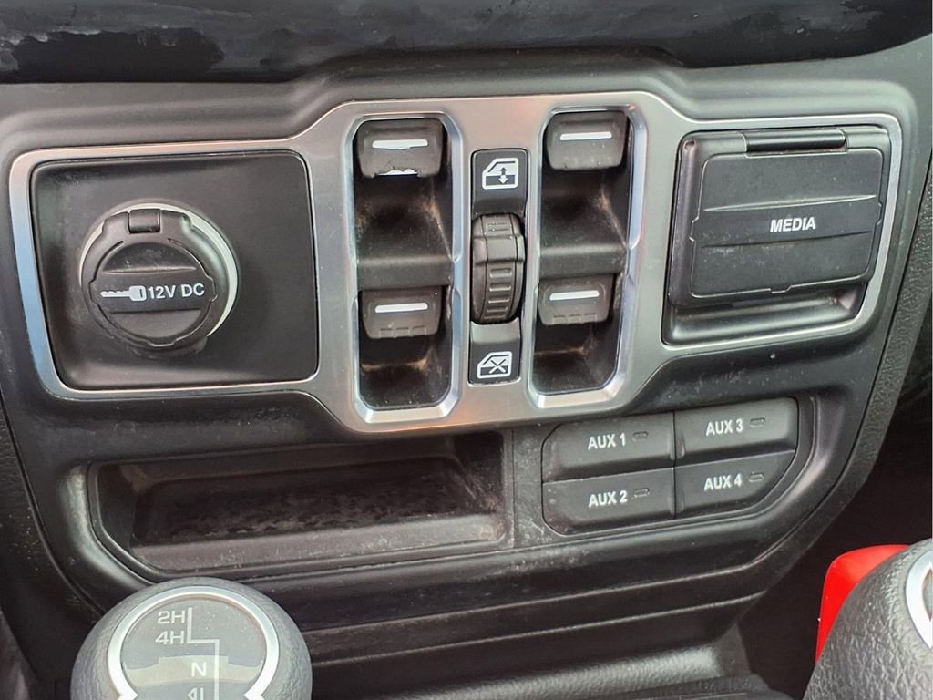 Used 2018 Jeep Wrangler Unlimited Sahara AWD/4WD image 7