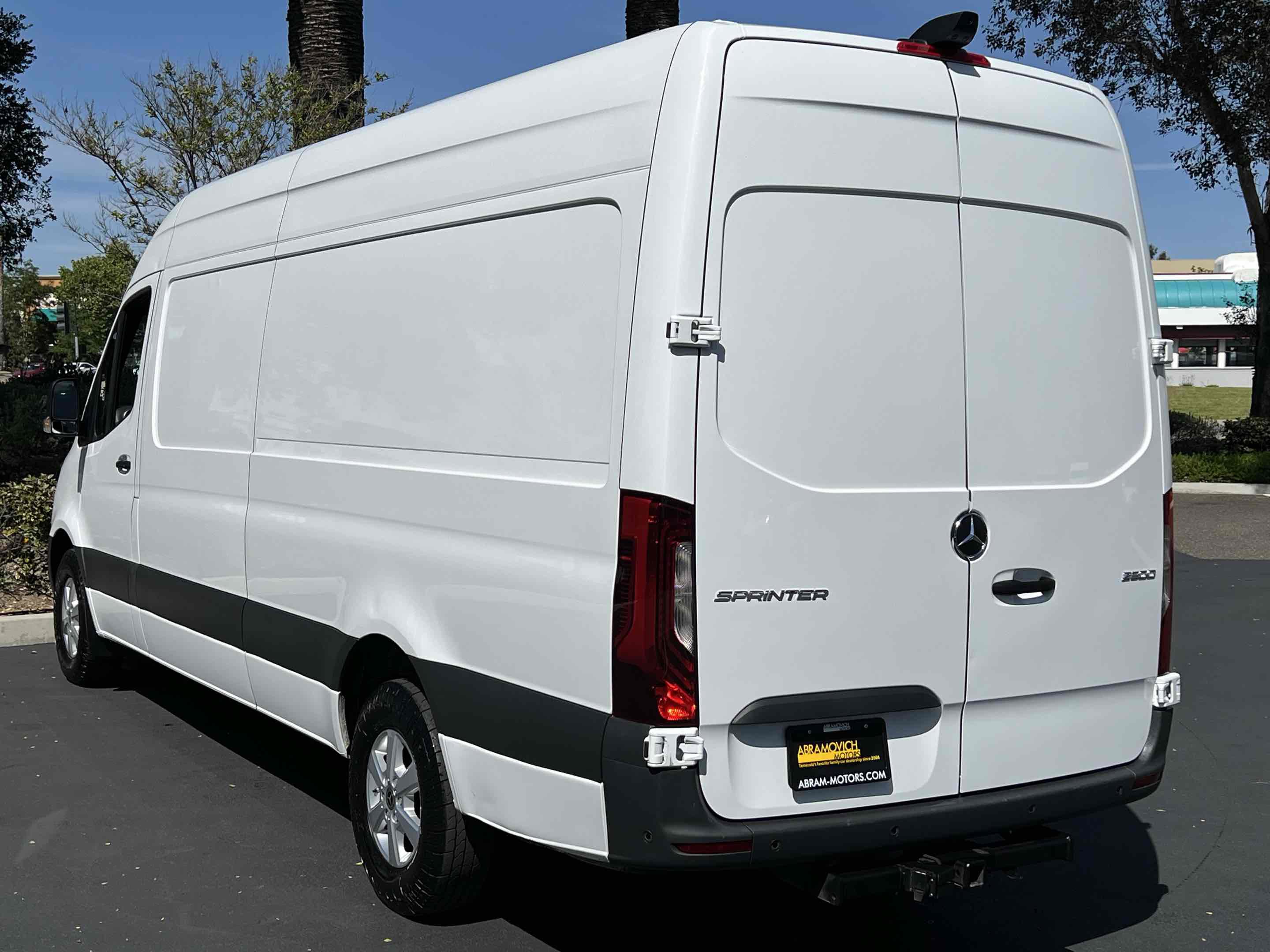 Used 2024 Mercedes-Benz Sprinter 2500 image 2