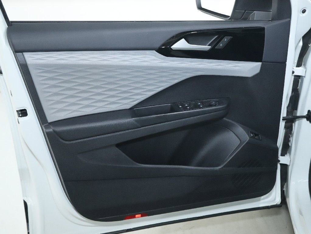 Used 2022 Volkswagen Taos S image 15