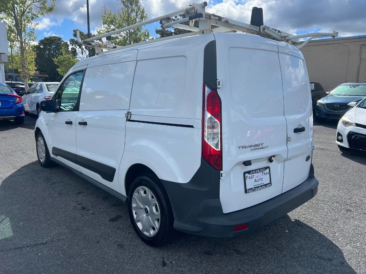 Used 2017 Ford Transit Connect XLT image 3
