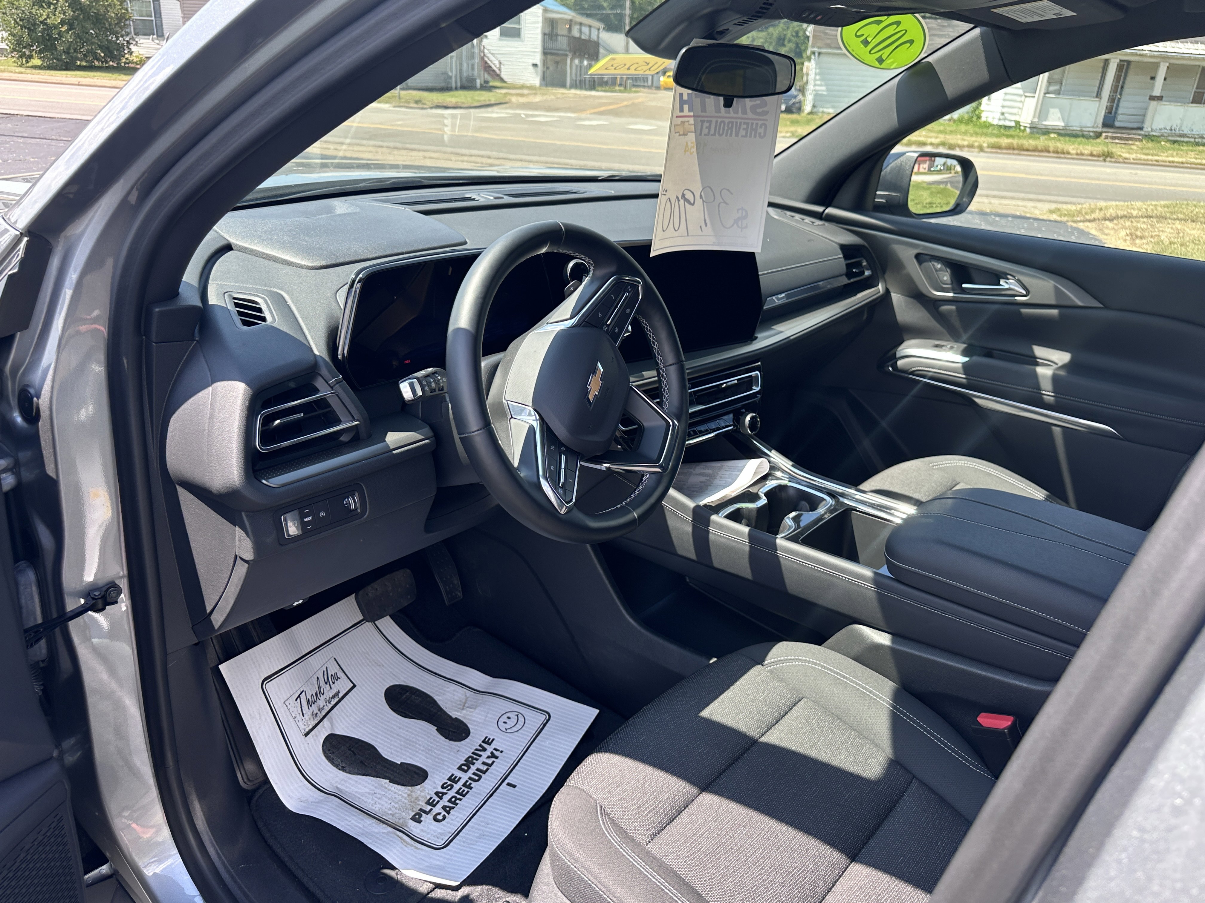 Used 2025 Chevrolet Traverse LT image 14