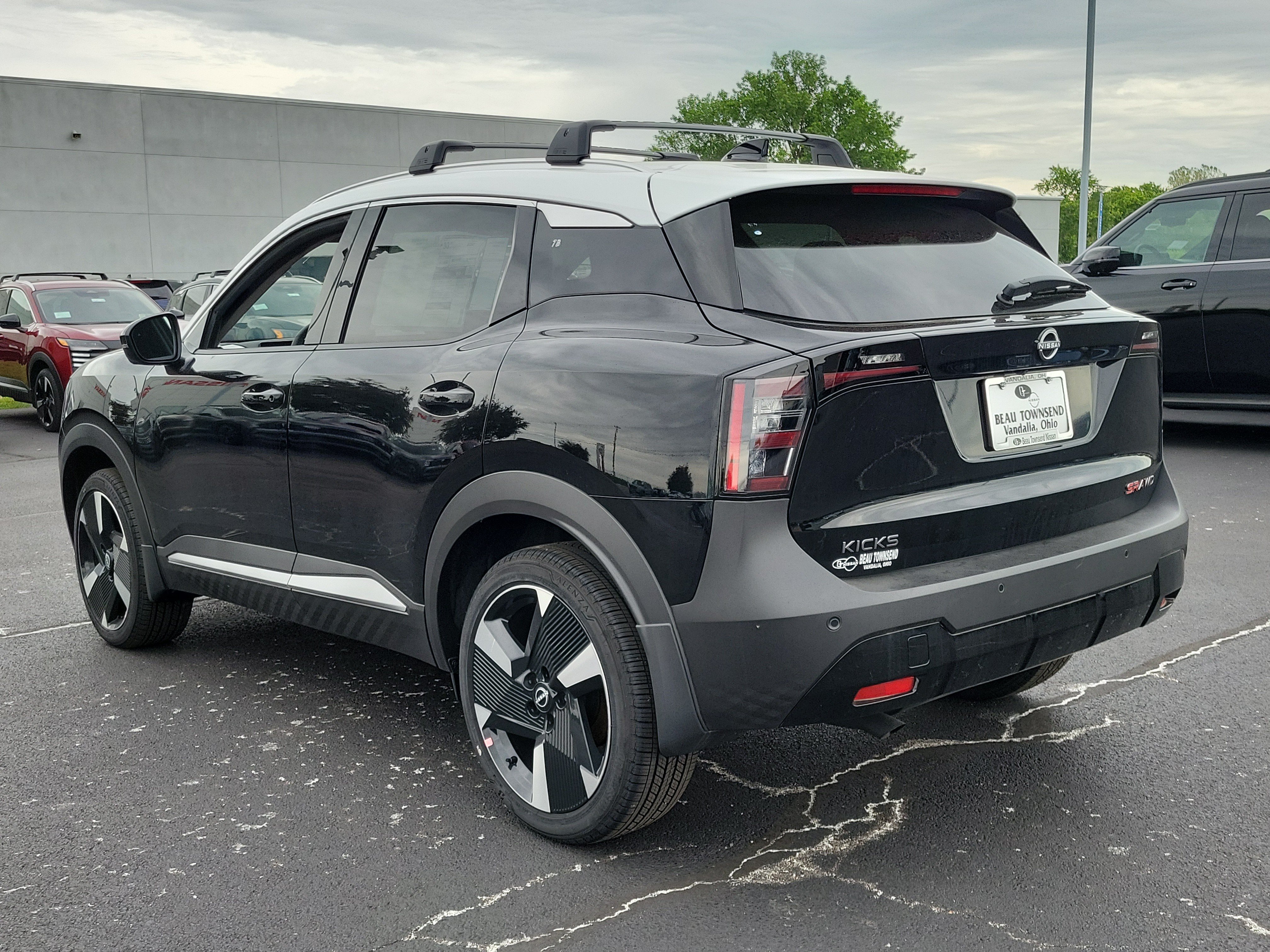 New 2026 Nissan Kicks SR w/ Cold Weather Package AWD/4WD image 3