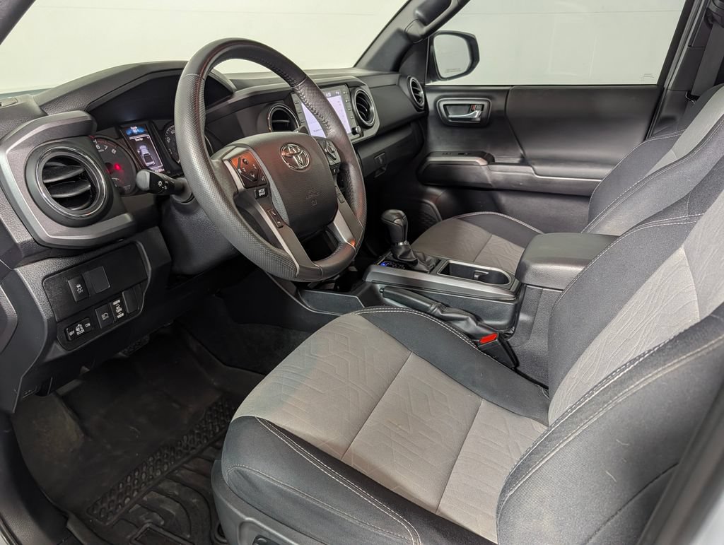 Used 2021 Toyota Tacoma TRD Off-Road AWD/4WD image 19