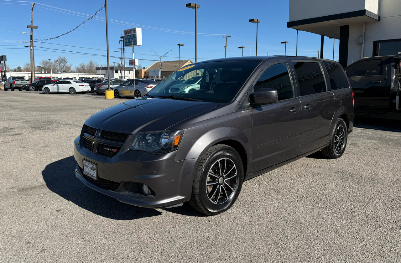Used 2017 Dodge Grand Caravan GT image 2