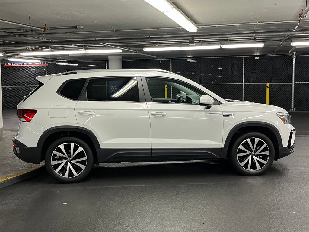 Used 2022 Volkswagen Taos SE w/ Panoramic Sunroof Package AWD/4WD image 38