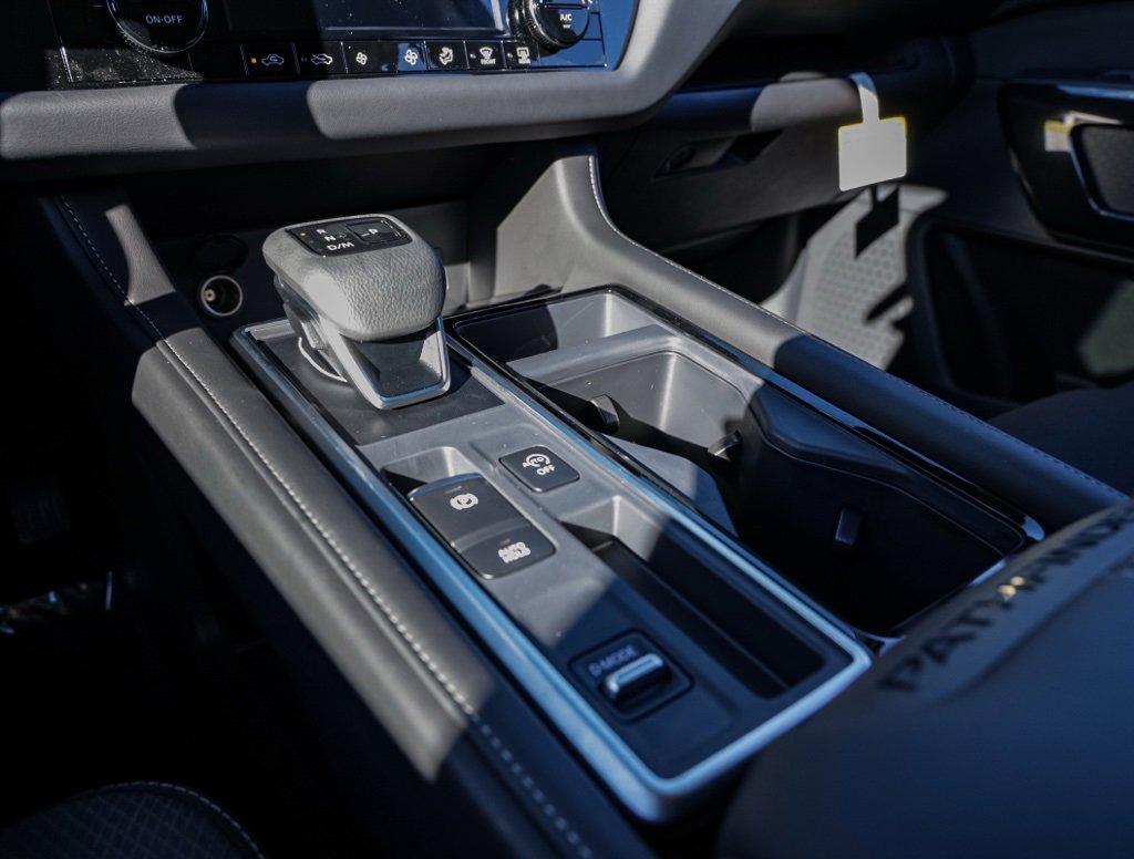 New 2025 Nissan Pathfinder SV image 31