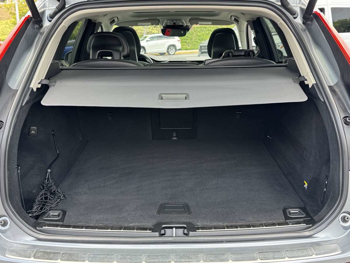 Used 2018 Volvo XC60 T6 Momentum w/ Convenience Package AWD/4WD image 9