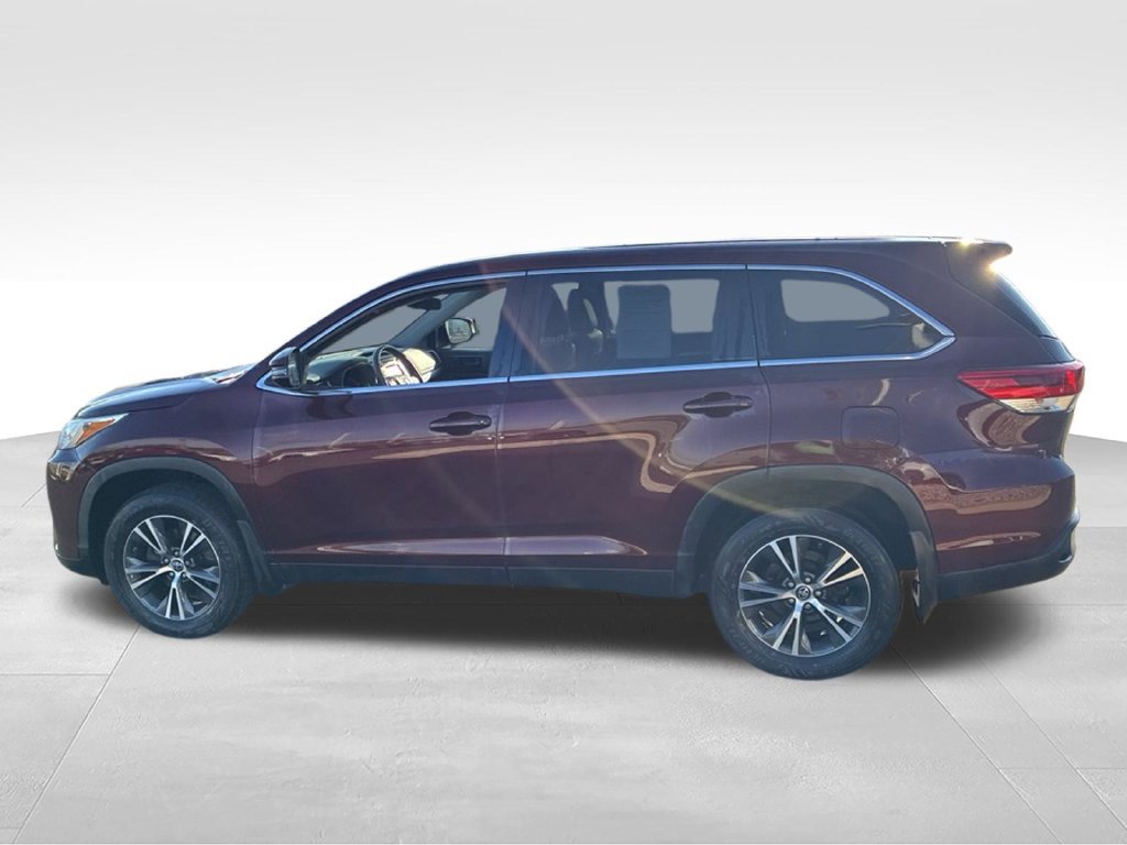 Used 2019 Toyota Highlander LE AWD/4WD image 21