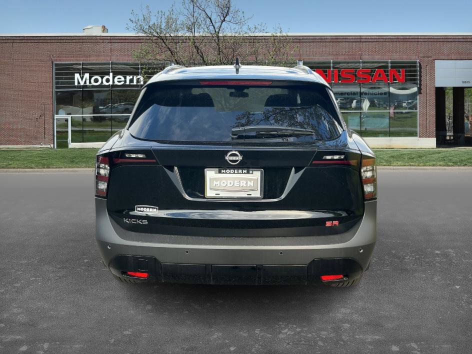 New 2025 Nissan Kicks SR image 3