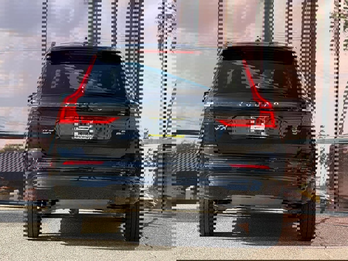 Used 2022 Volvo XC60 B5 Momentum image 10