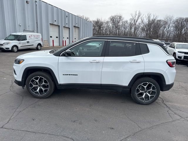 Used 2025 Jeep Compass Limited image 5