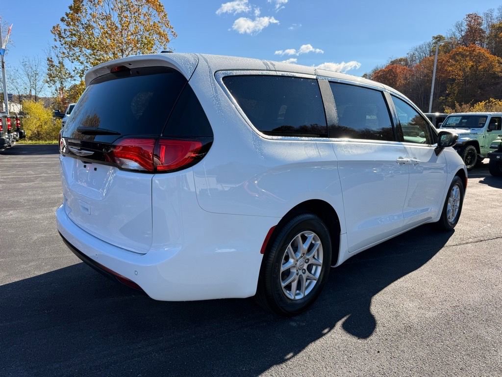 New 2026 Chrysler Voyager LX FWD image 4