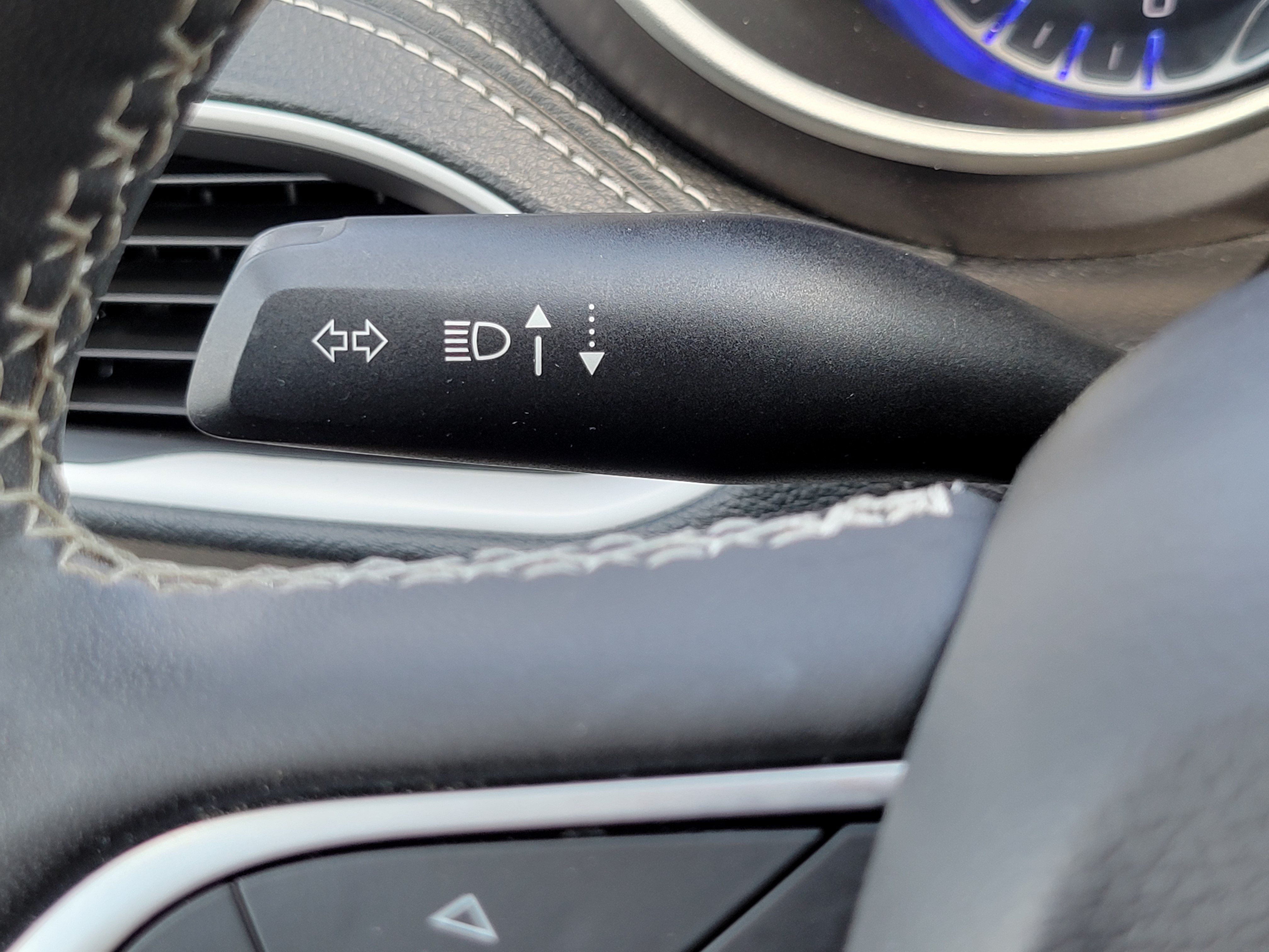 Used 2024 Chrysler Pacifica Touring-L w/ Road Tripper Package FWD image 13