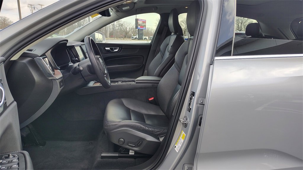 Certified 2023 Volvo XC60 B5 Plus w/ Climate Package image 6