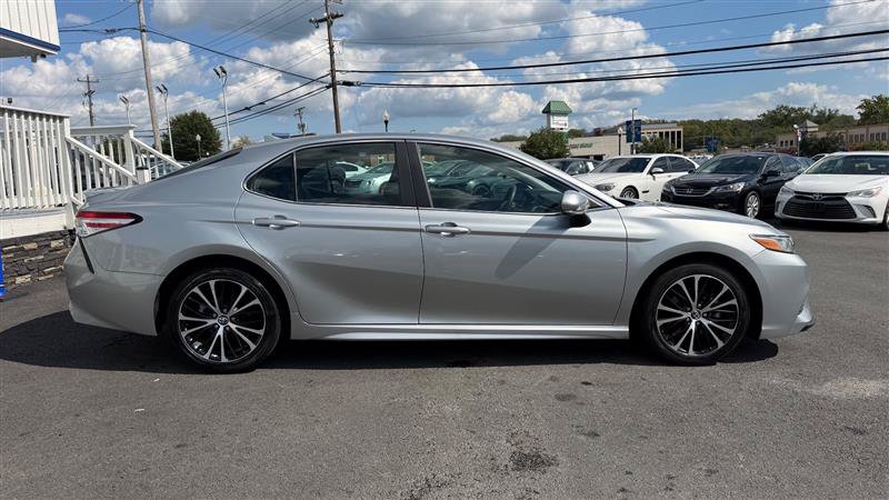 Used 2020 Toyota Camry SE w/ Convenience Package FWD image 7