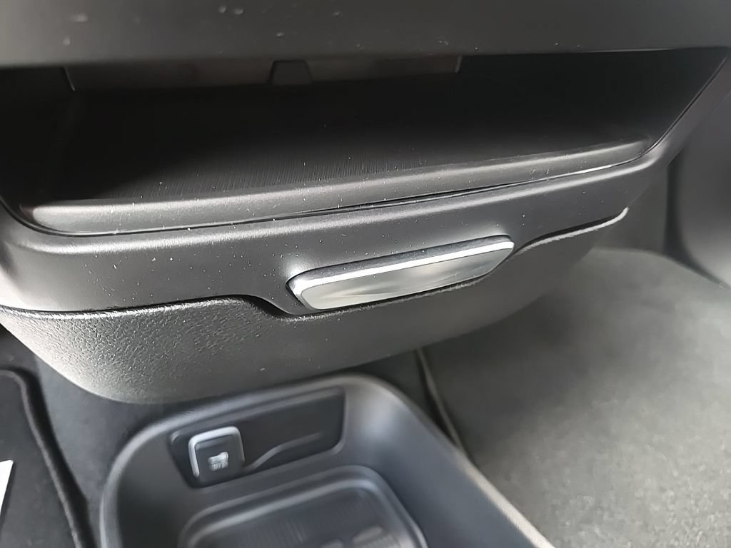 New 2027 Chrysler Pacifica Select w/ Family Tech Group FWD image 67