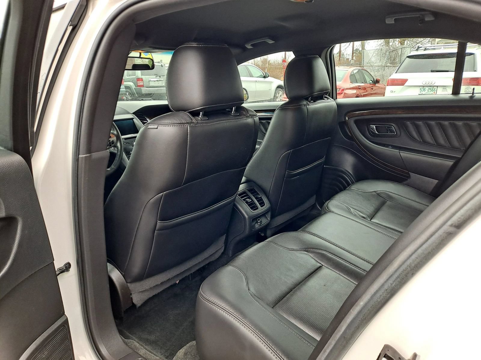 Used 2014 Ford Taurus Limited FWD image 9